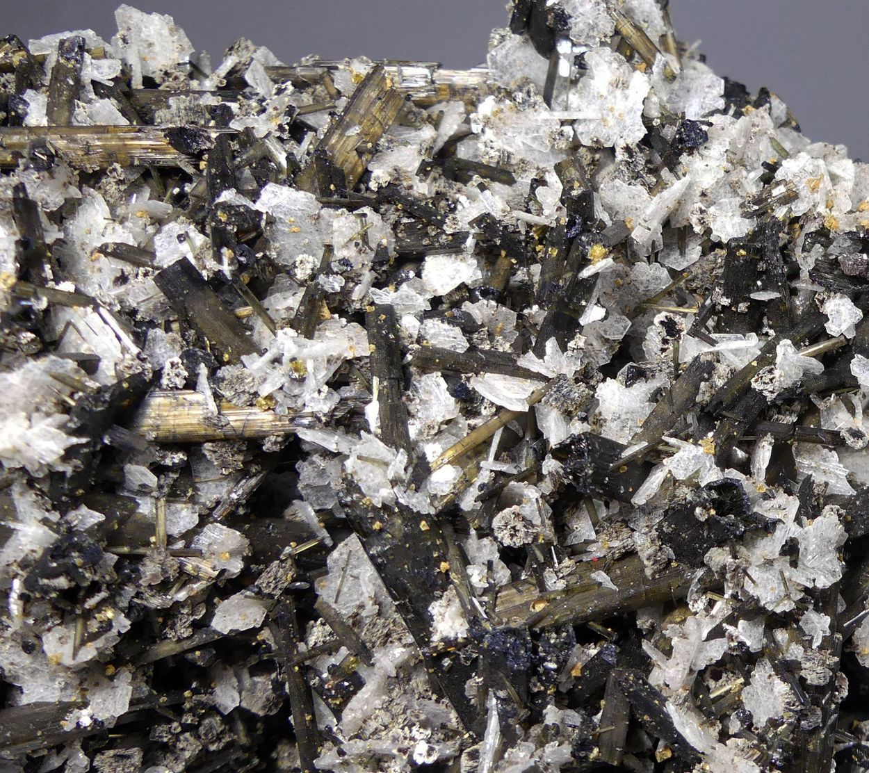 Tourmaline Var Verdelite With Cleavelandite