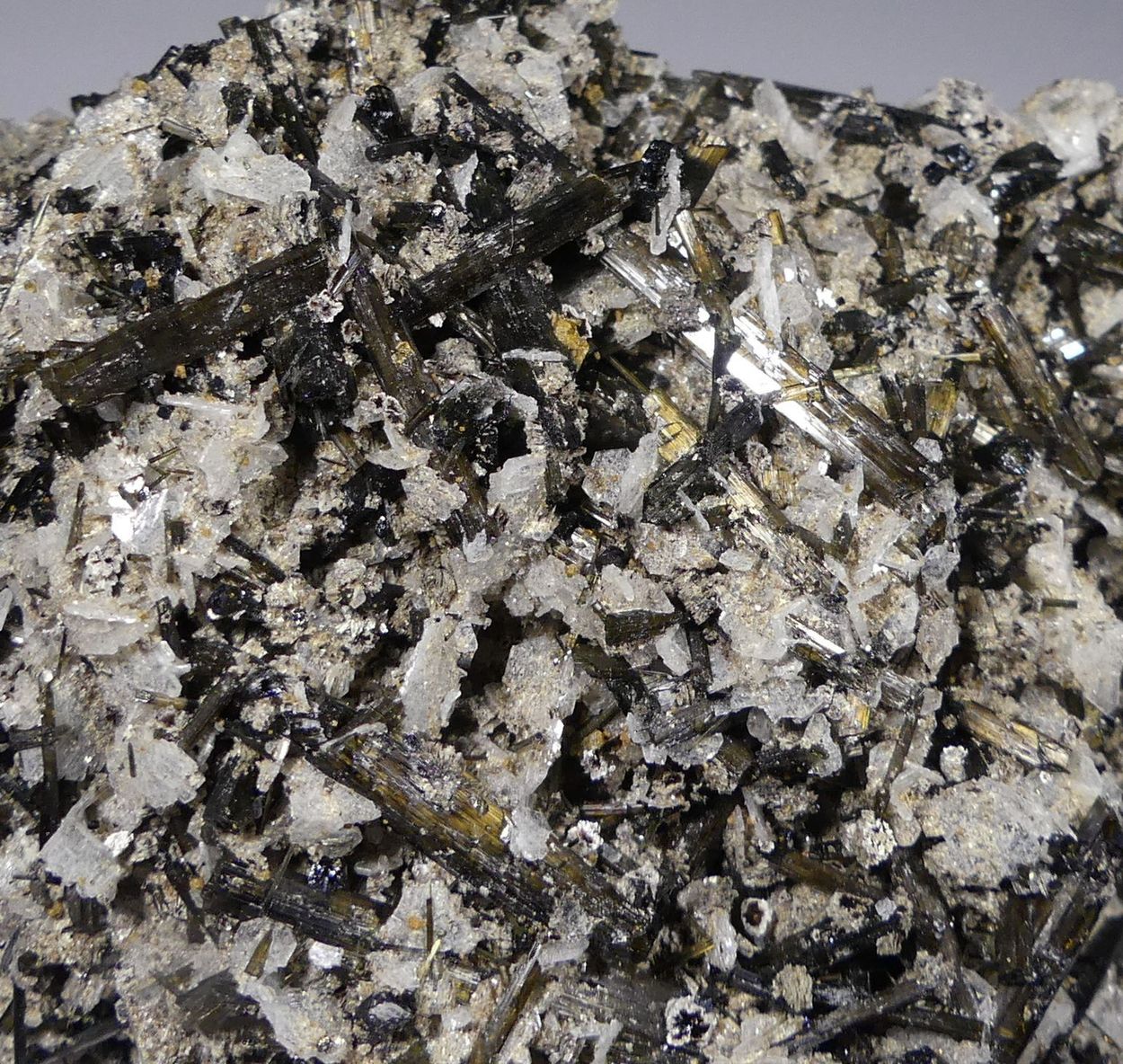 Tourmaline Var Verdelite With Cleavelandite