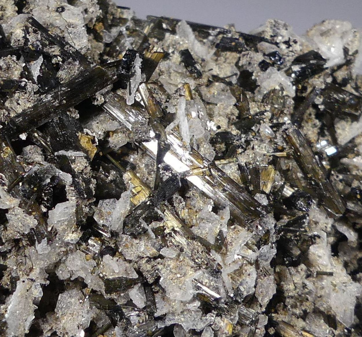 Tourmaline Var Verdelite With Cleavelandite