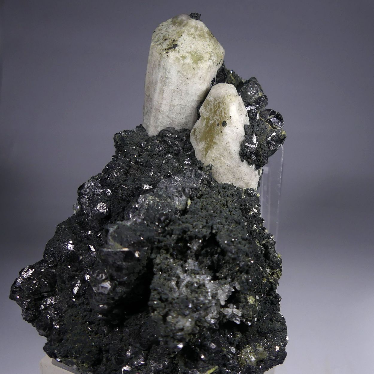Fluorapatite On Magnetite