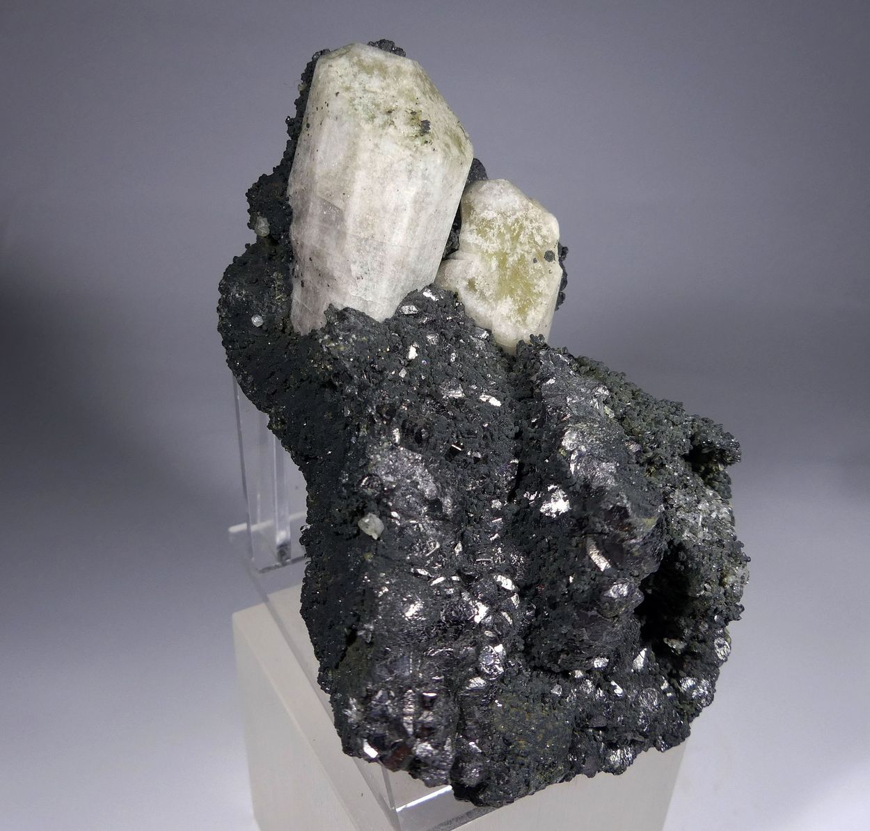 Fluorapatite On Magnetite