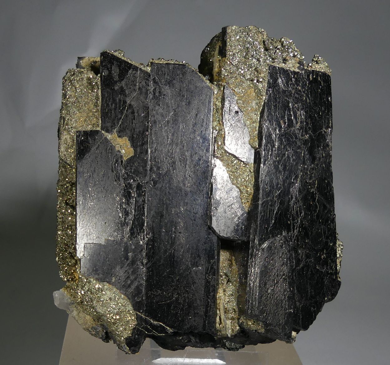 Ferberite With Pyrite