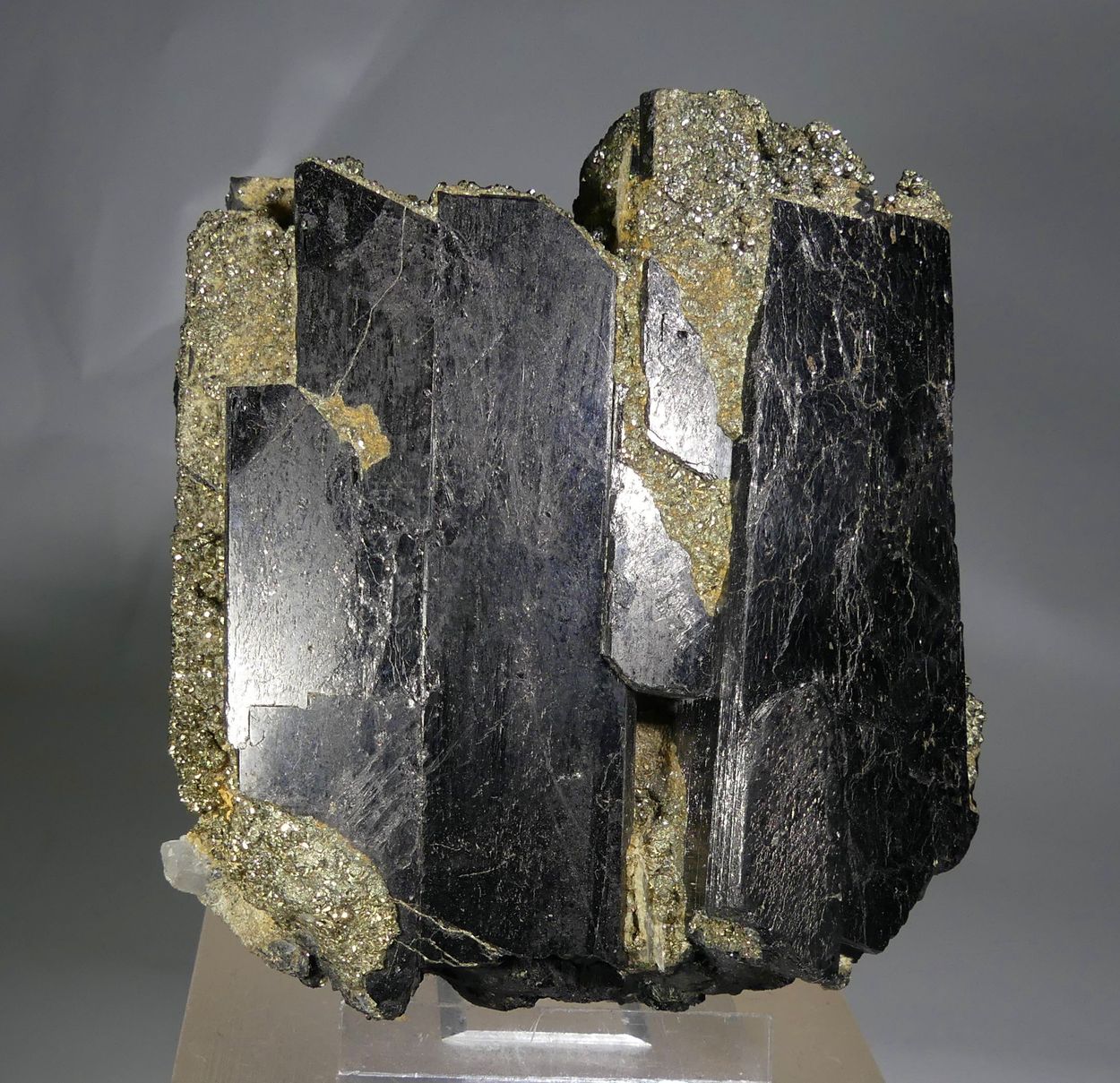 Ferberite With Pyrite