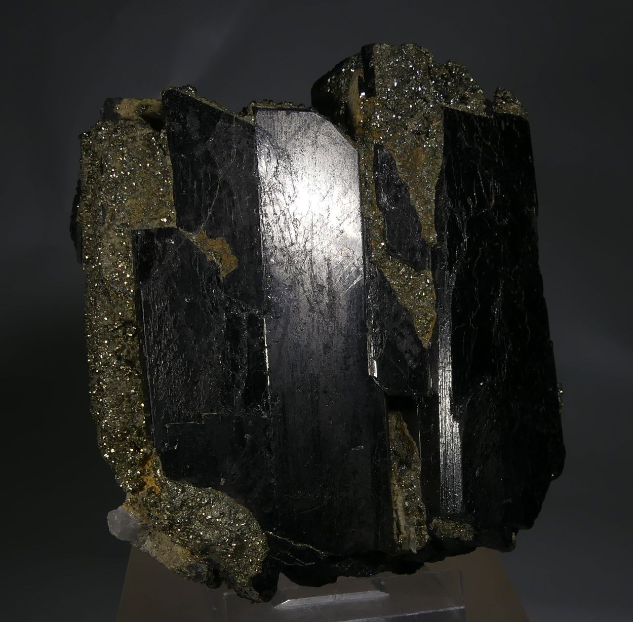 Ferberite With Pyrite