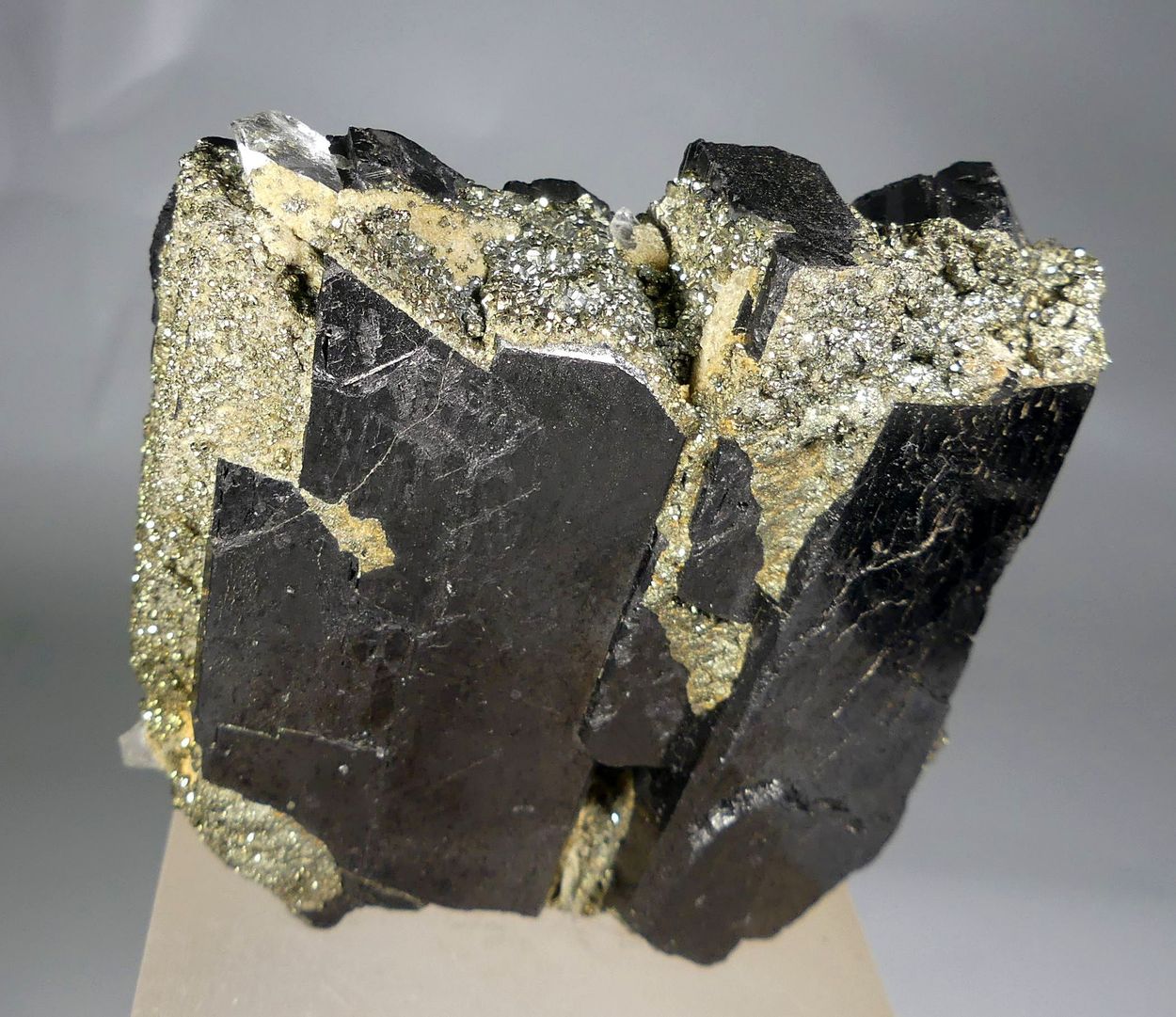 Ferberite With Pyrite