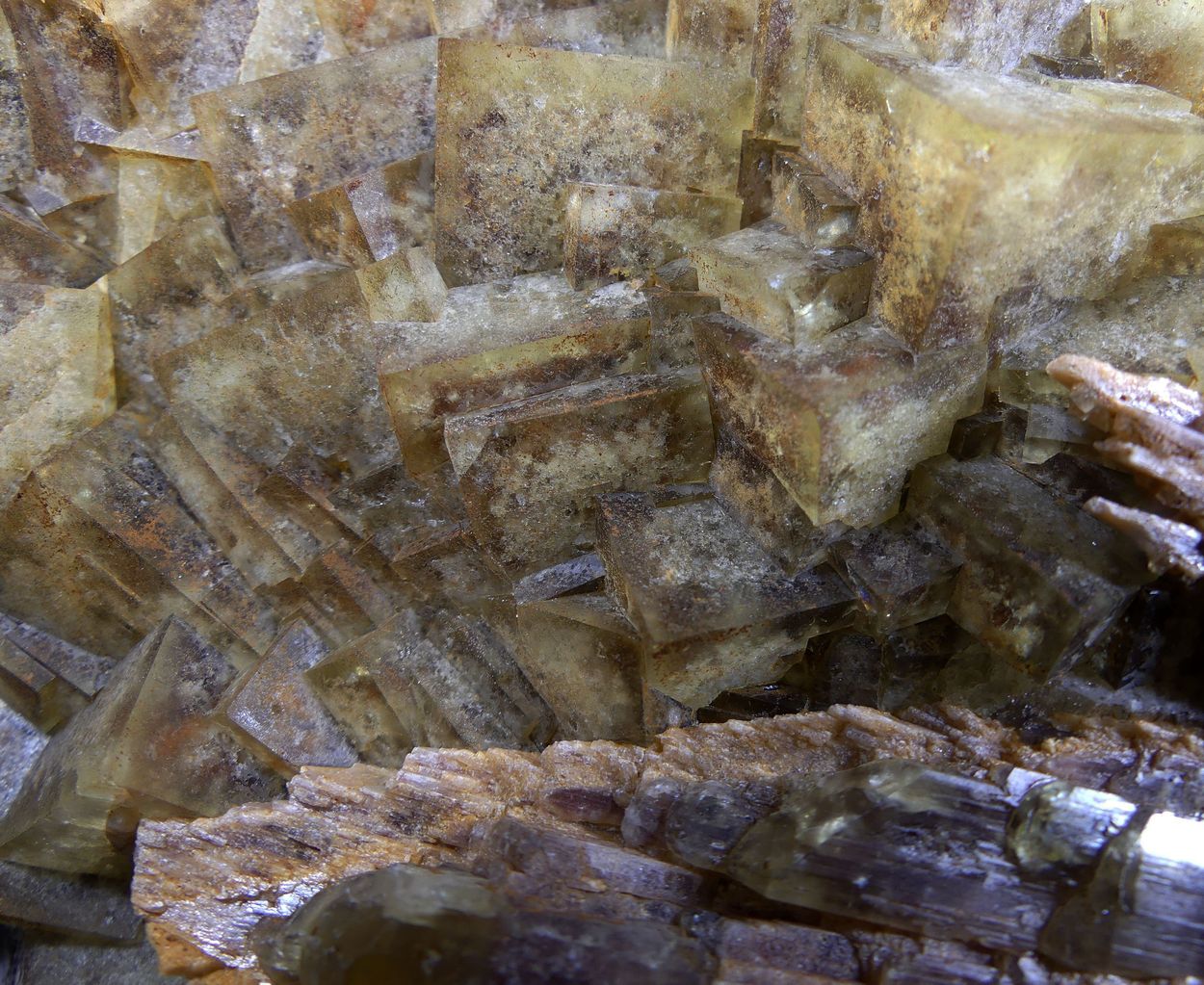 Fluorite With Cinnabar & Goethite Inclusions & Baryte