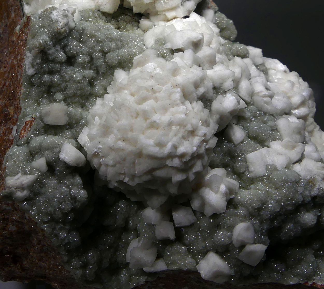 Dolomite On Willemite