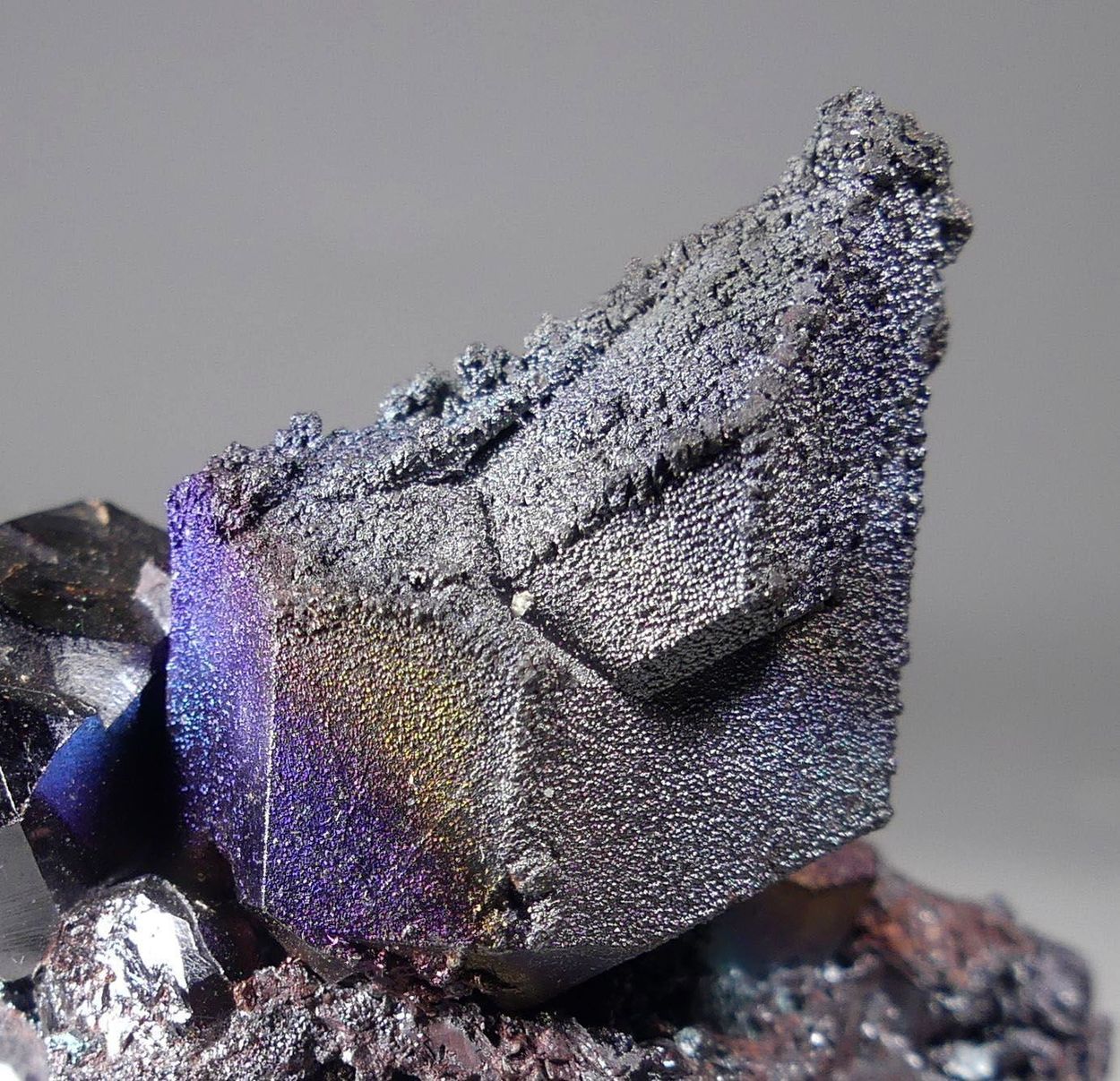 Rutile With Iridescent Goethite Psm Calcite