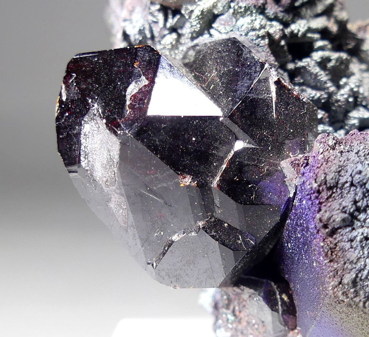 Rutile With Iridescent Goethite Psm Calcite