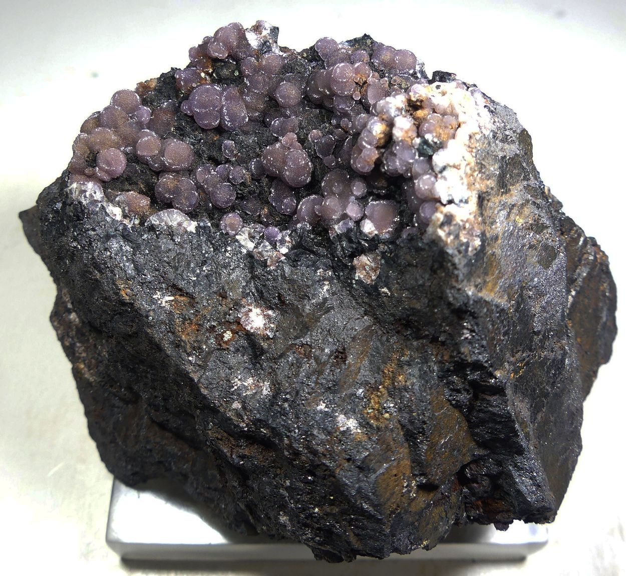 Strengite On Rockbridgeite On Magnetite