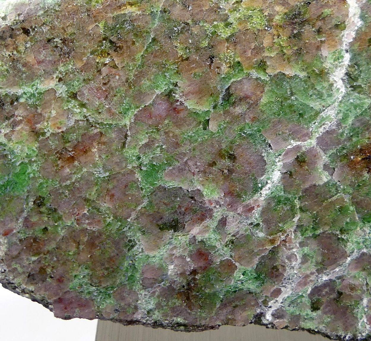 Pyrope In Chrome-Omphacite