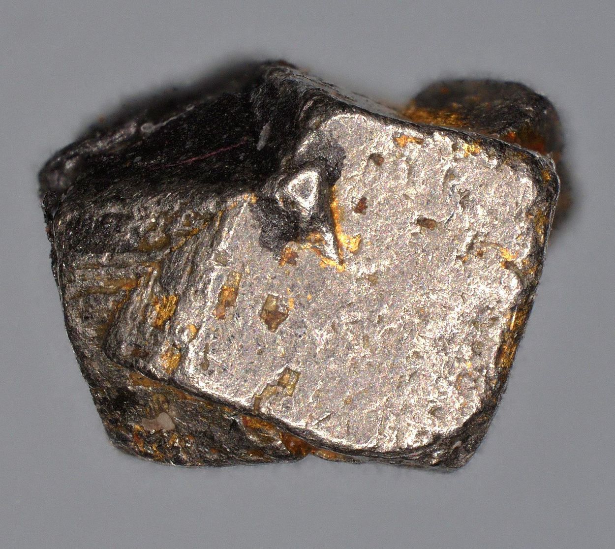 Isoferroplatinum With Native Gold