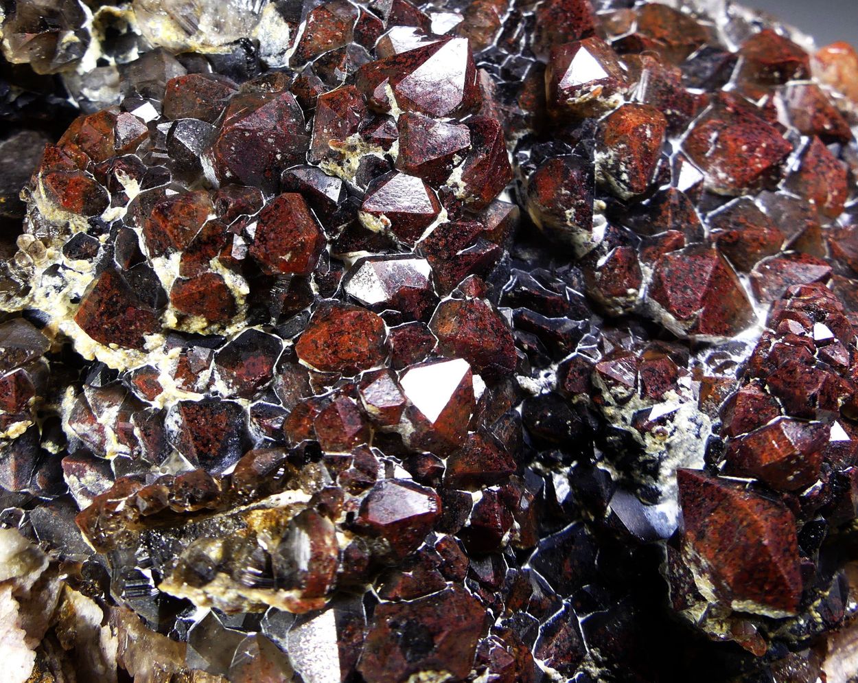 Eisenkiesel With Baryte On Fluorite