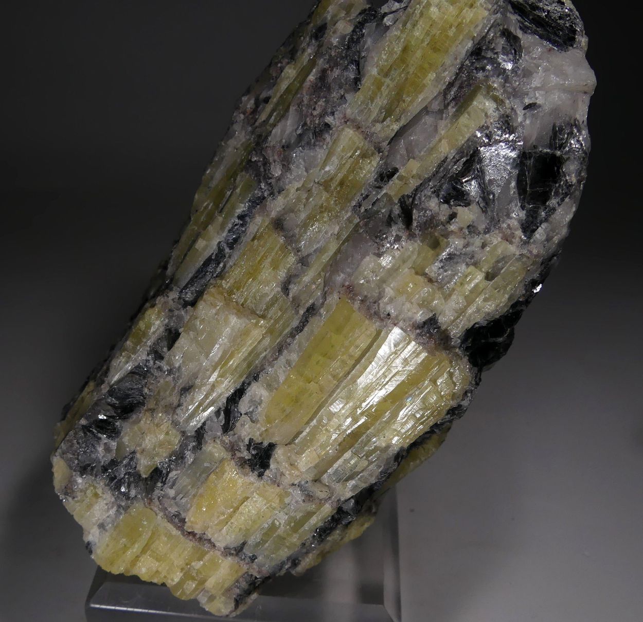 Topaz Var Pyknite With Zinnwaldite