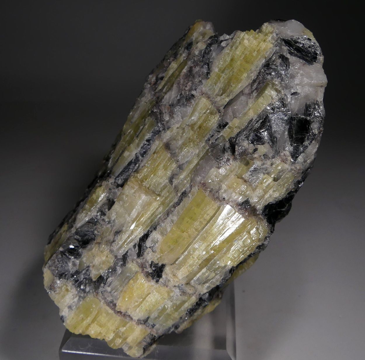 Topaz Var Pyknite With Zinnwaldite
