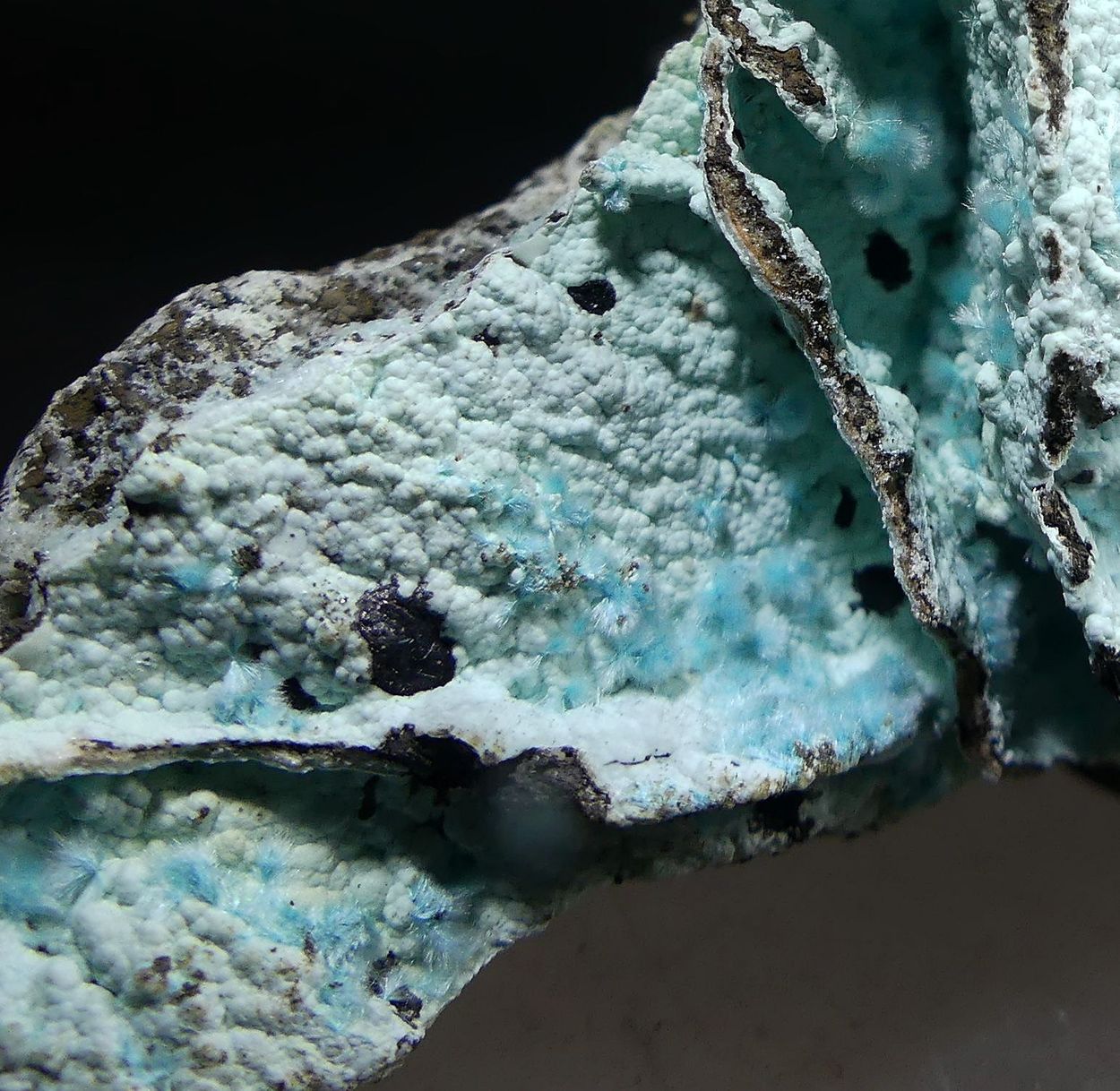Agardite-(La) On Gibbsite