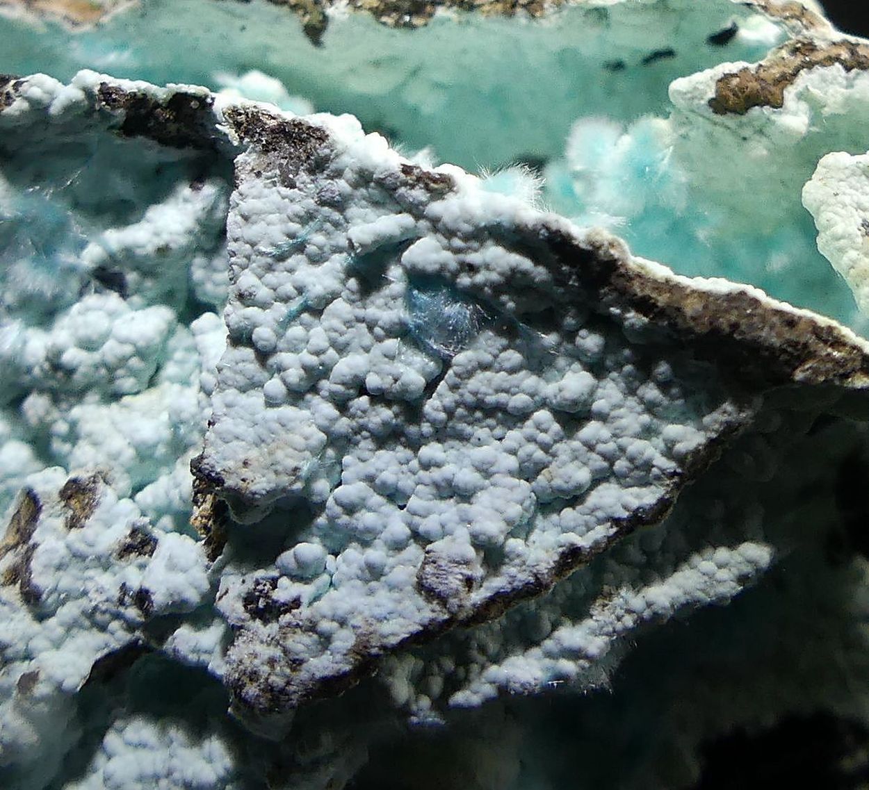 Agardite-(La) On Gibbsite