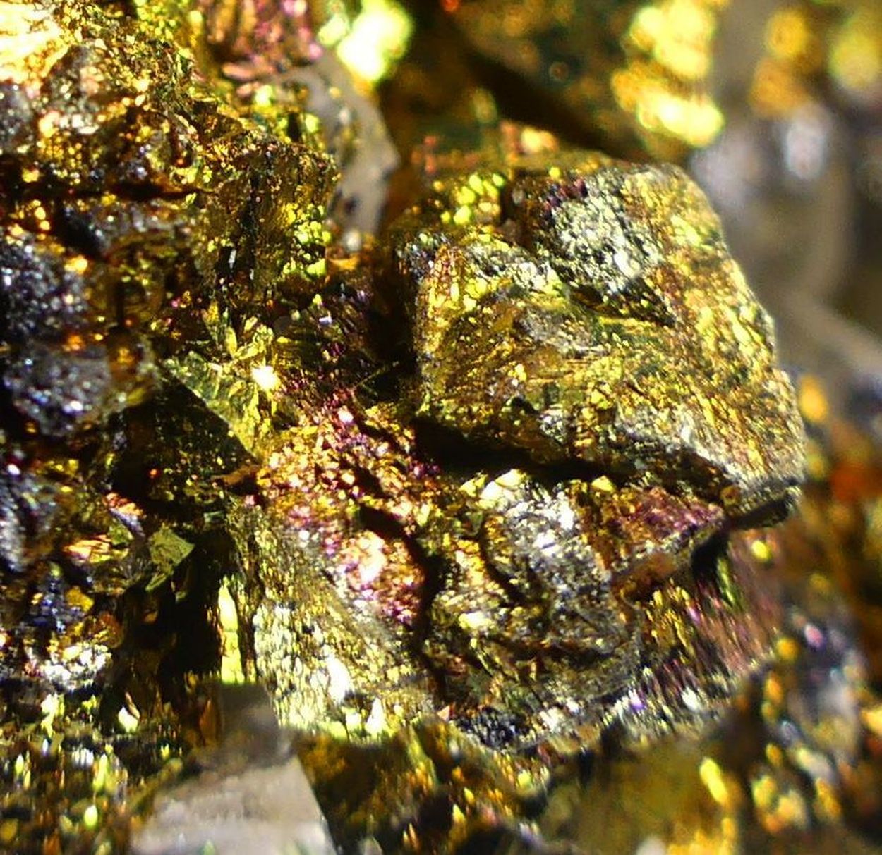 Chalcopyrite On Calcite