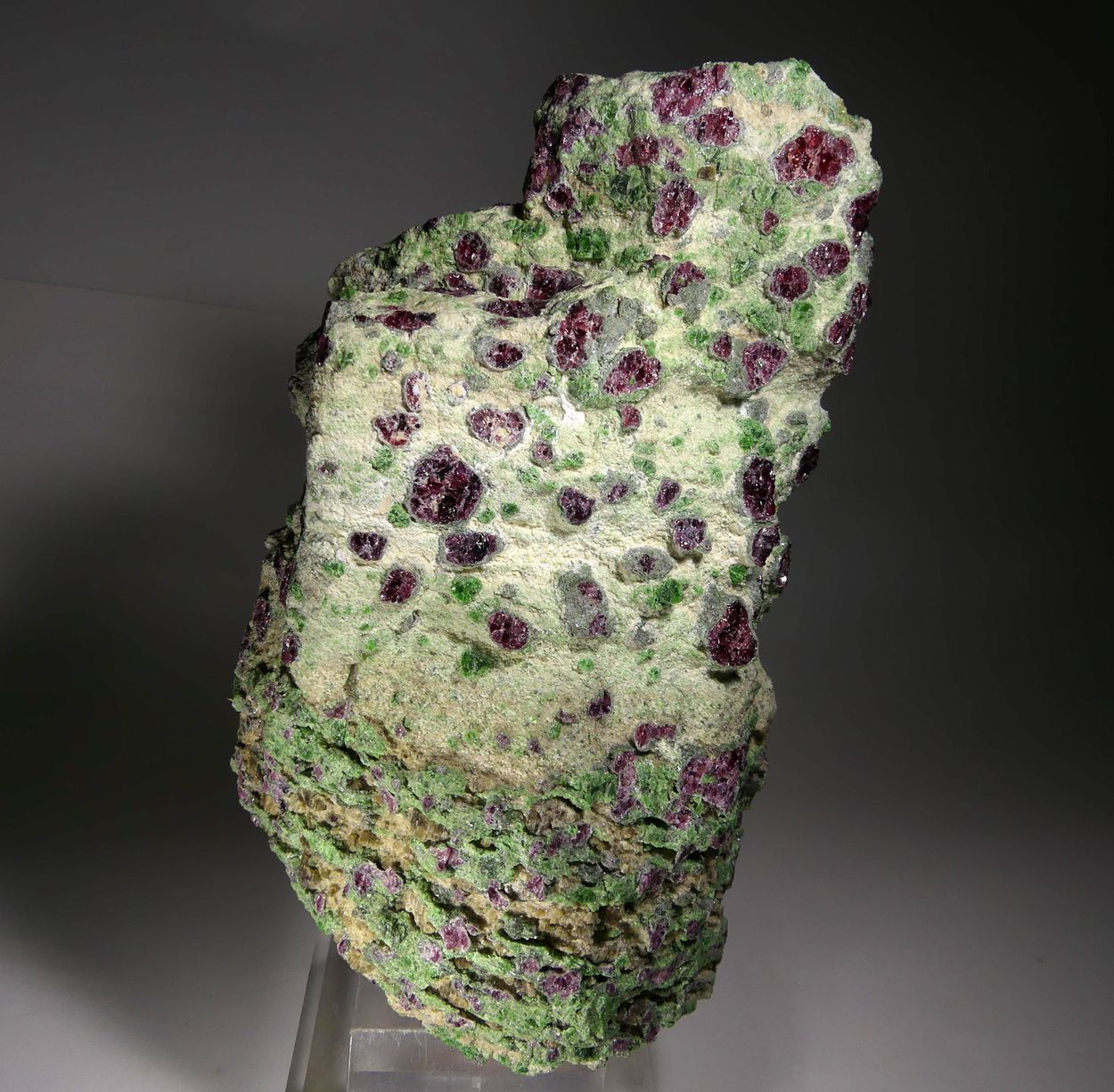 Pyrope With Chromian Diopside Forsterite & Kelyphite