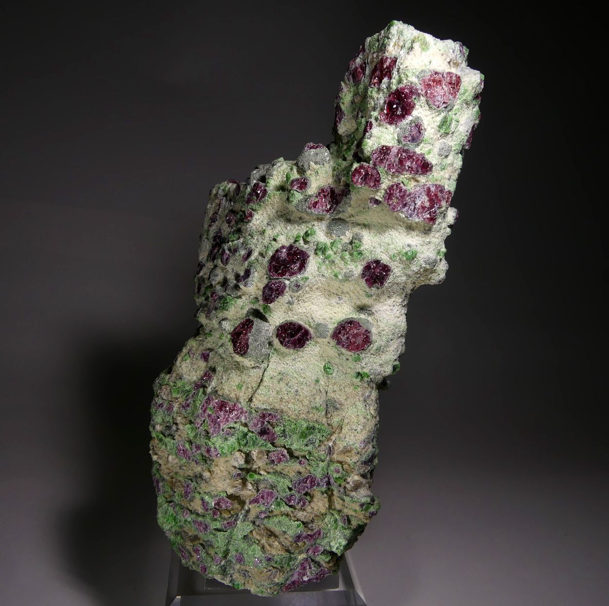 Pyrope With Chromian Diopside Forsterite & Kelyphite
