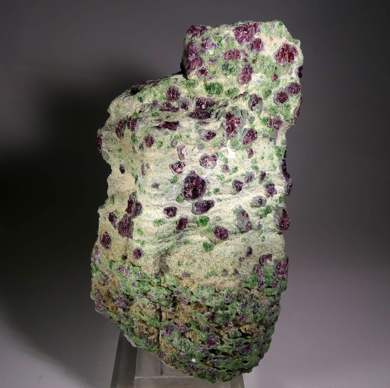 Pyrope With Chromian Diopside Forsterite & Kelyphite