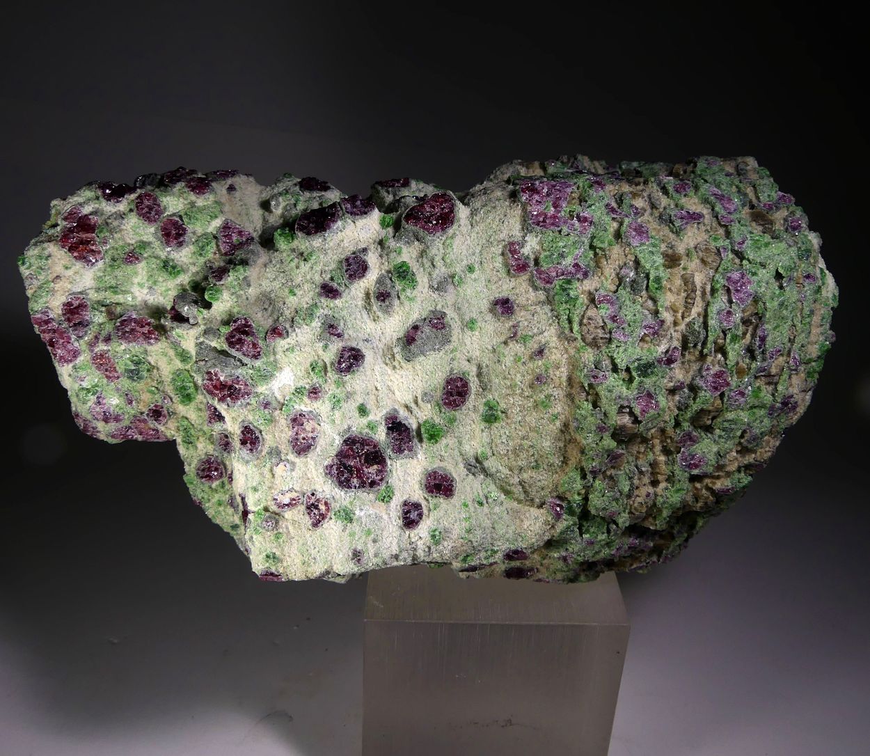 Pyrope With Chromian Diopside Forsterite & Kelyphite