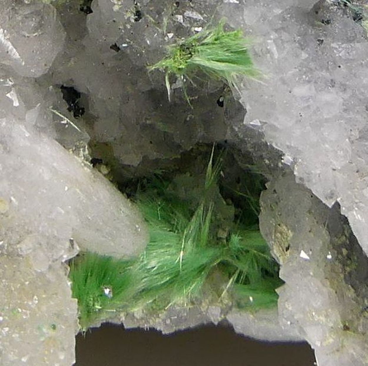 Agardite-(Ce)