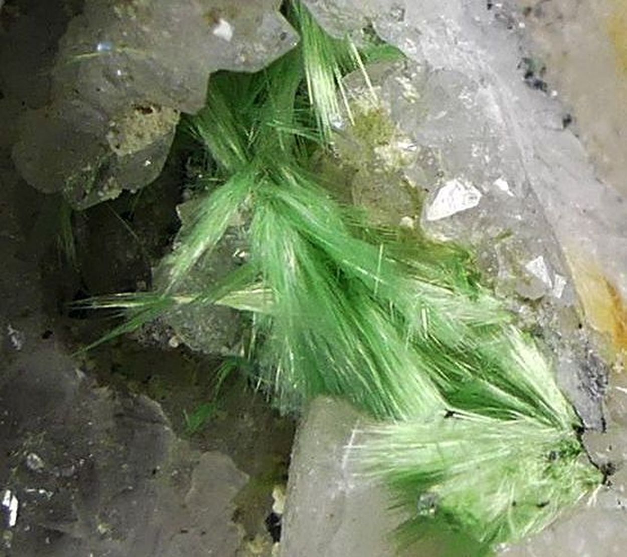 Agardite-(Ce)