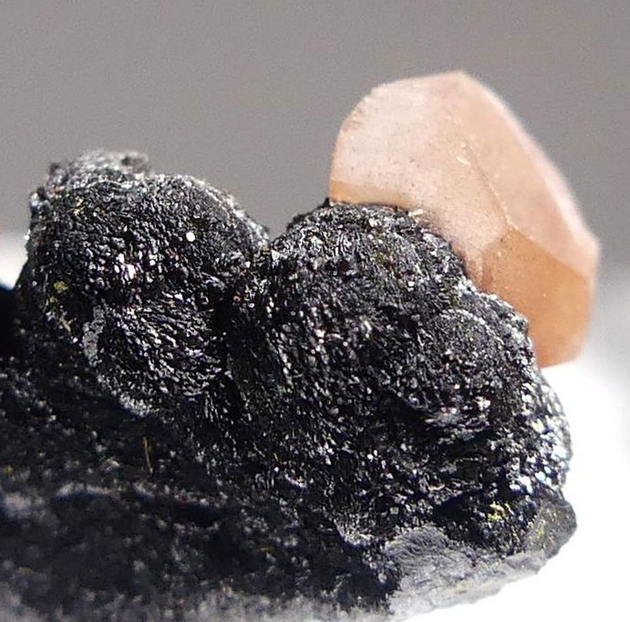 Calcite With Hematite Inclusions On Mottramite