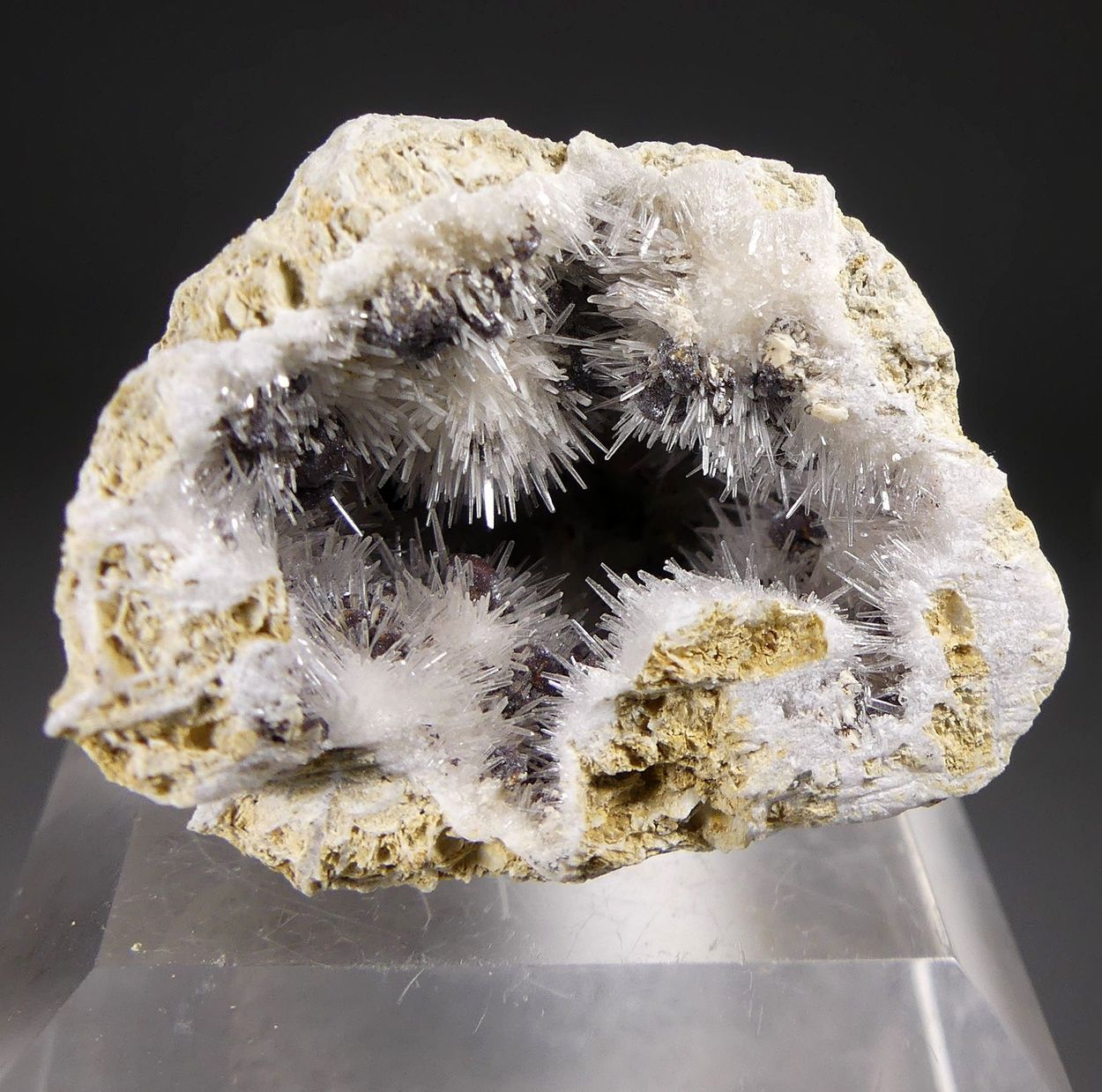 Kutnohorite On Aragonite