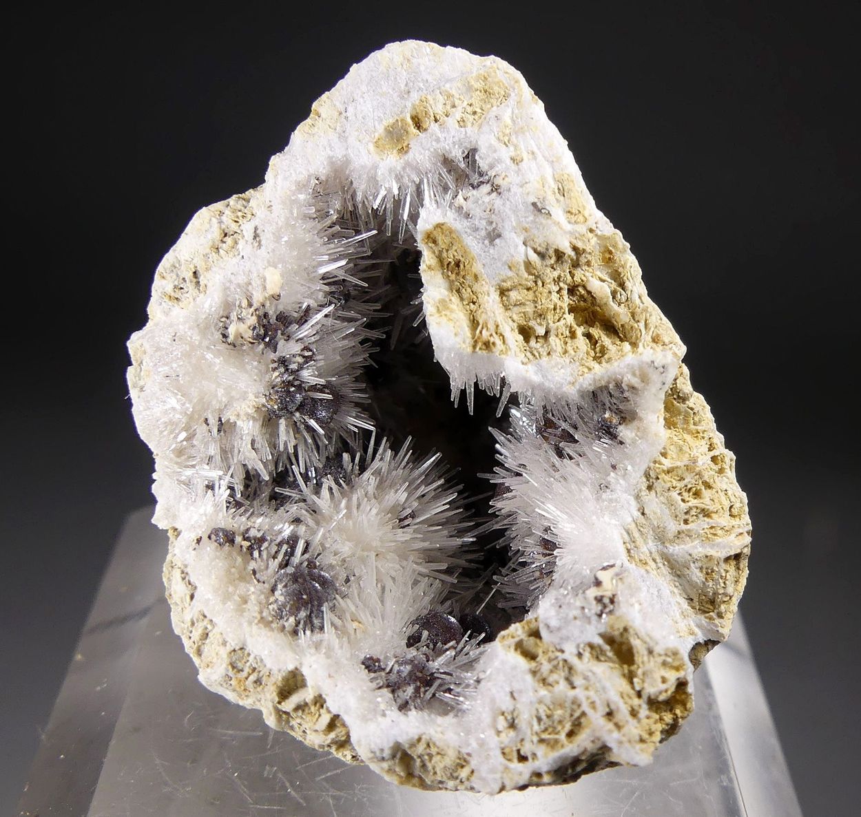 Kutnohorite On Aragonite