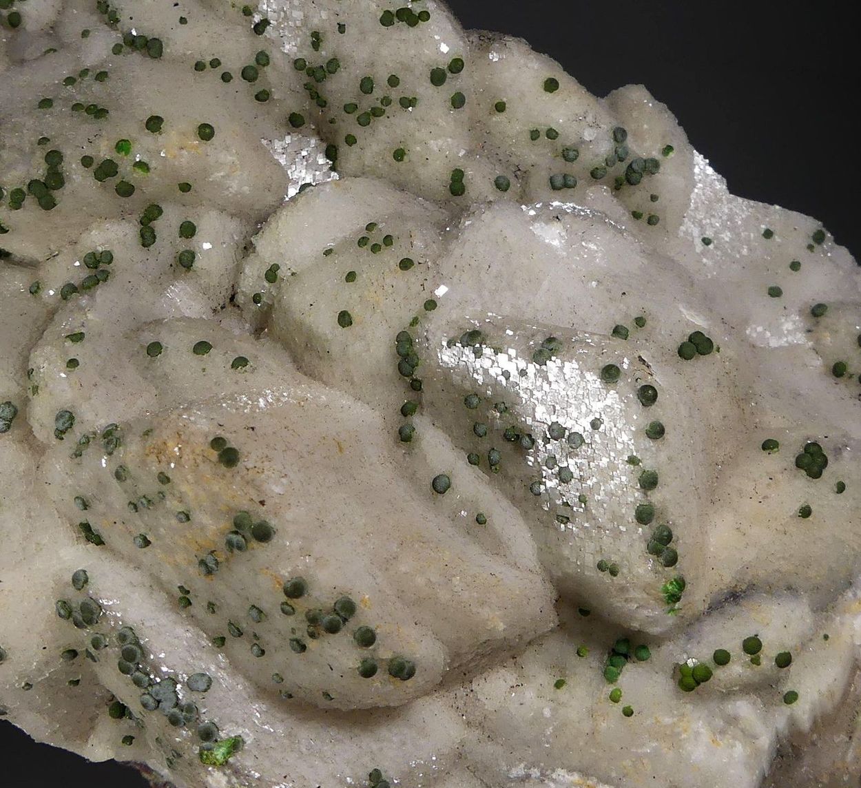 Mottramite On Dolomite Psm Calcite