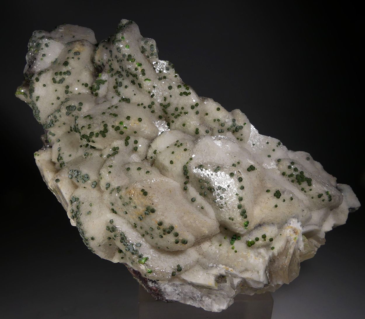 Mottramite On Dolomite Psm Calcite