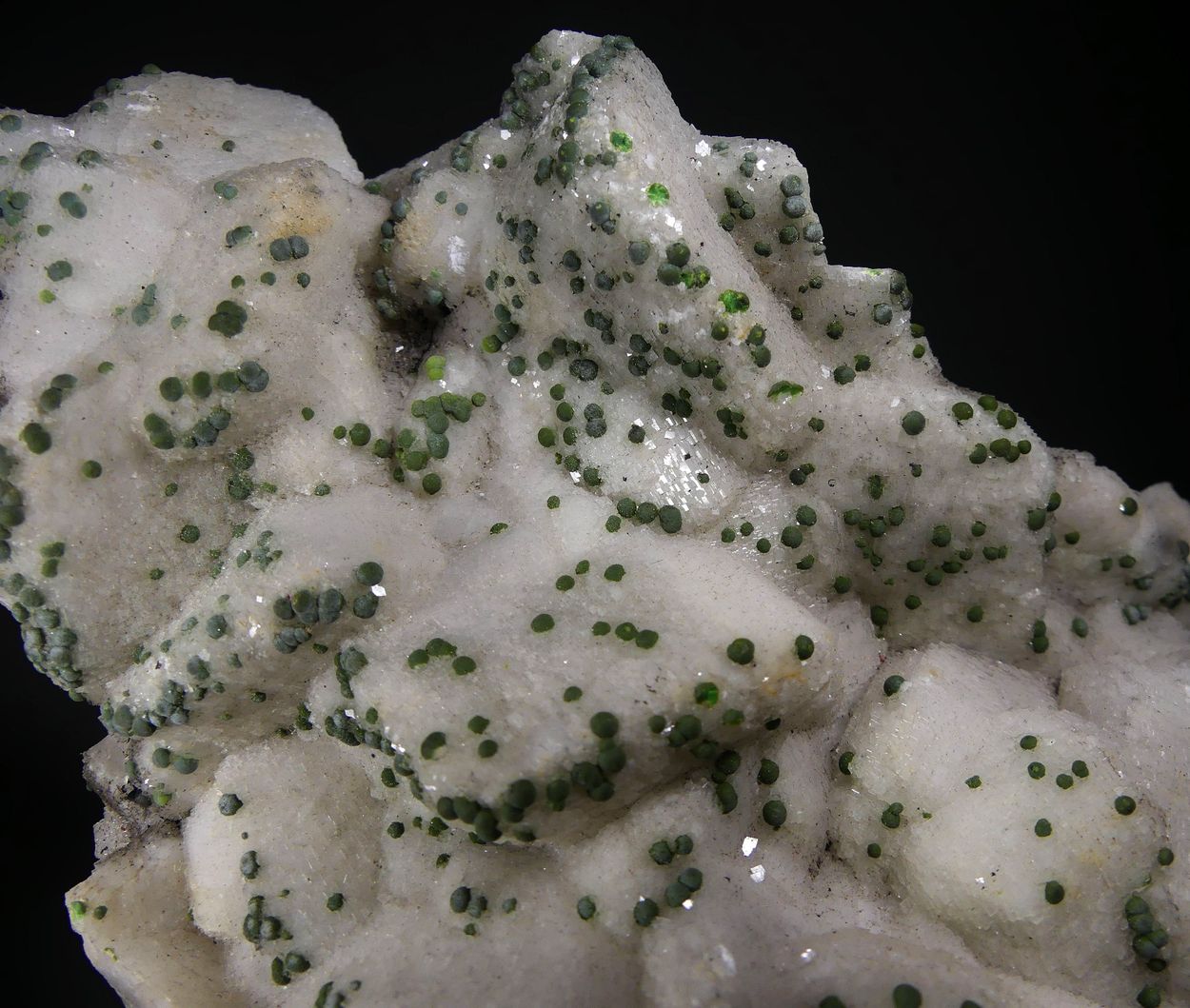 Mottramite On Dolomite Psm Calcite