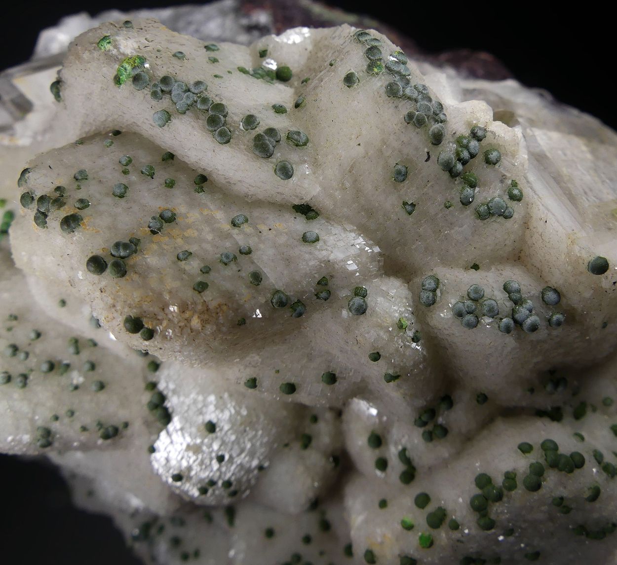 Mottramite On Dolomite Psm Calcite