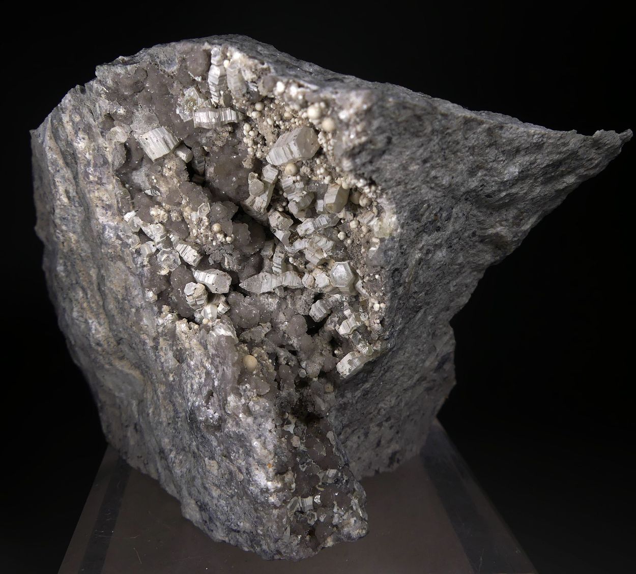 Weloganite & Dresserite