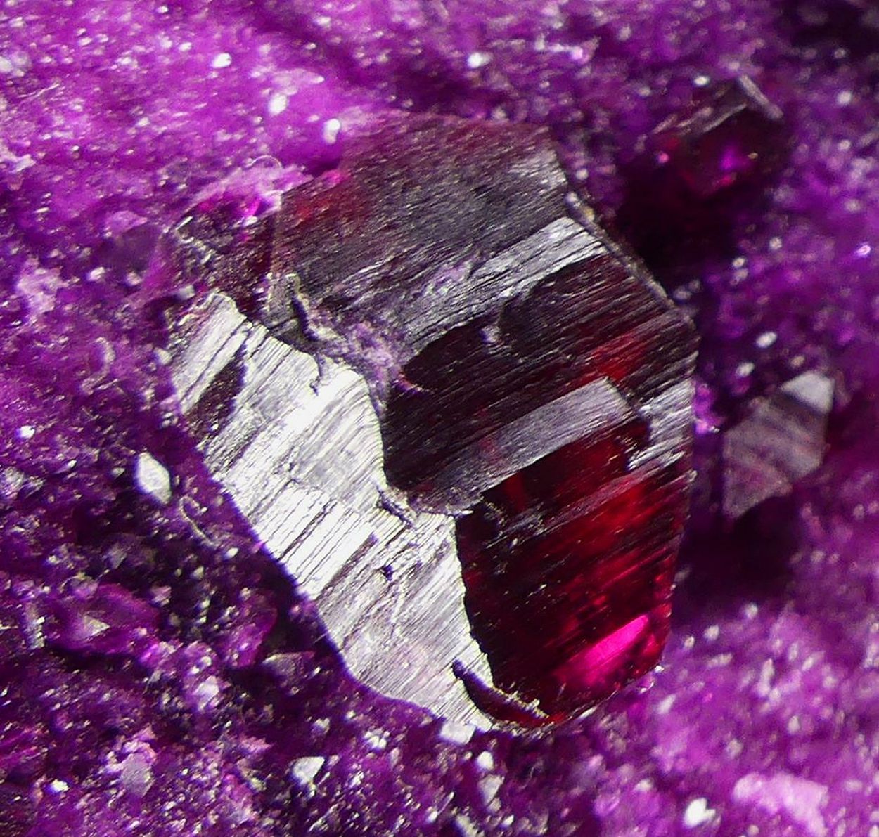 Kämmererite On Chromite