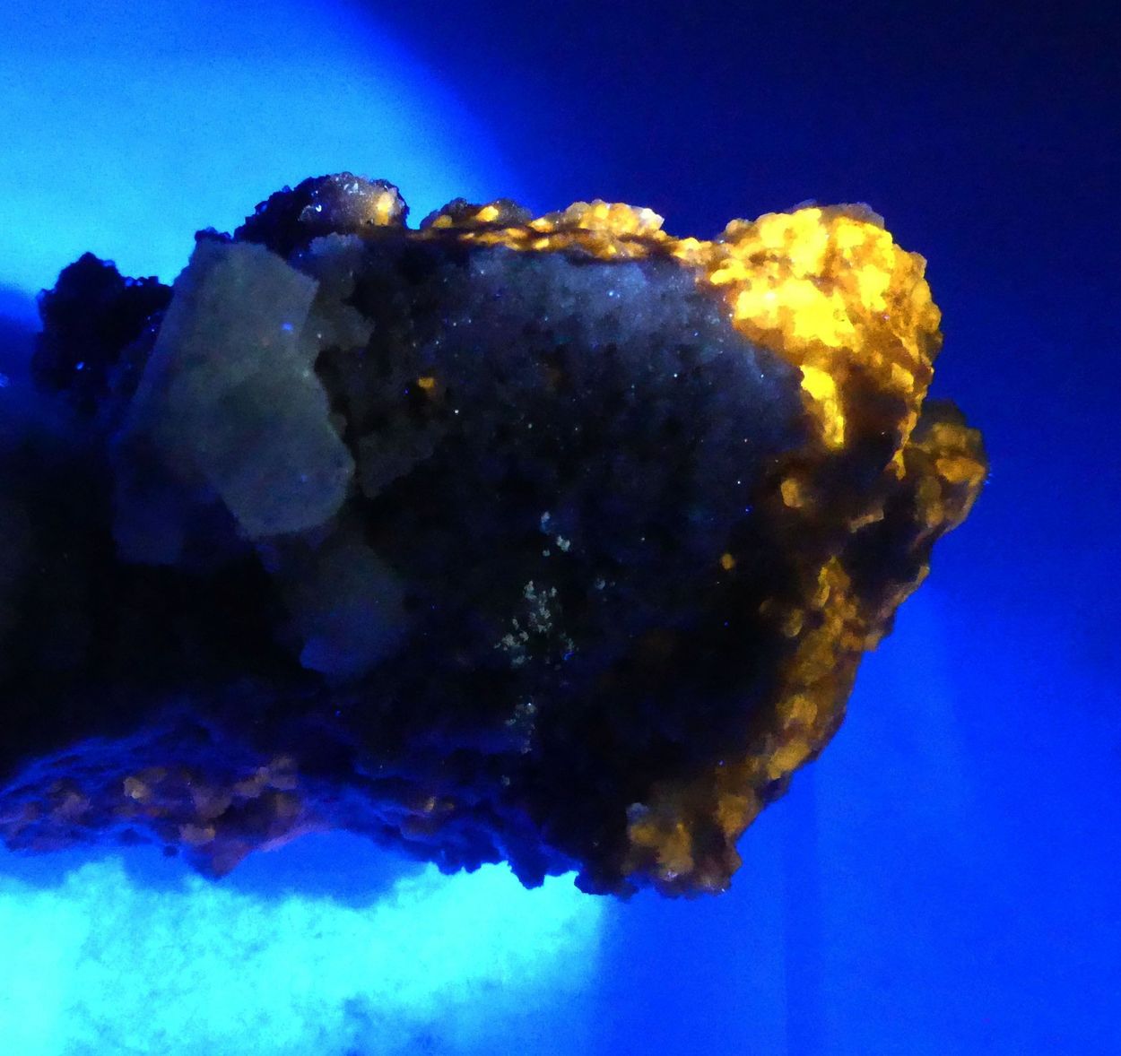 Tarnowitzite On Willemite & Dolomite