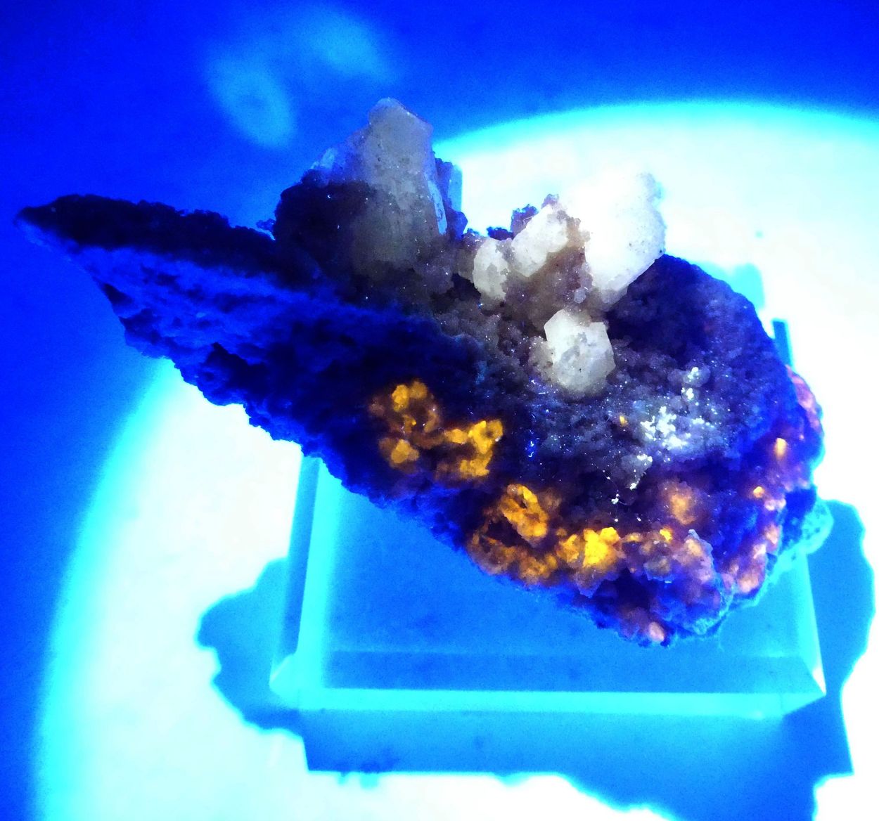 Tarnowitzite On Willemite & Dolomite