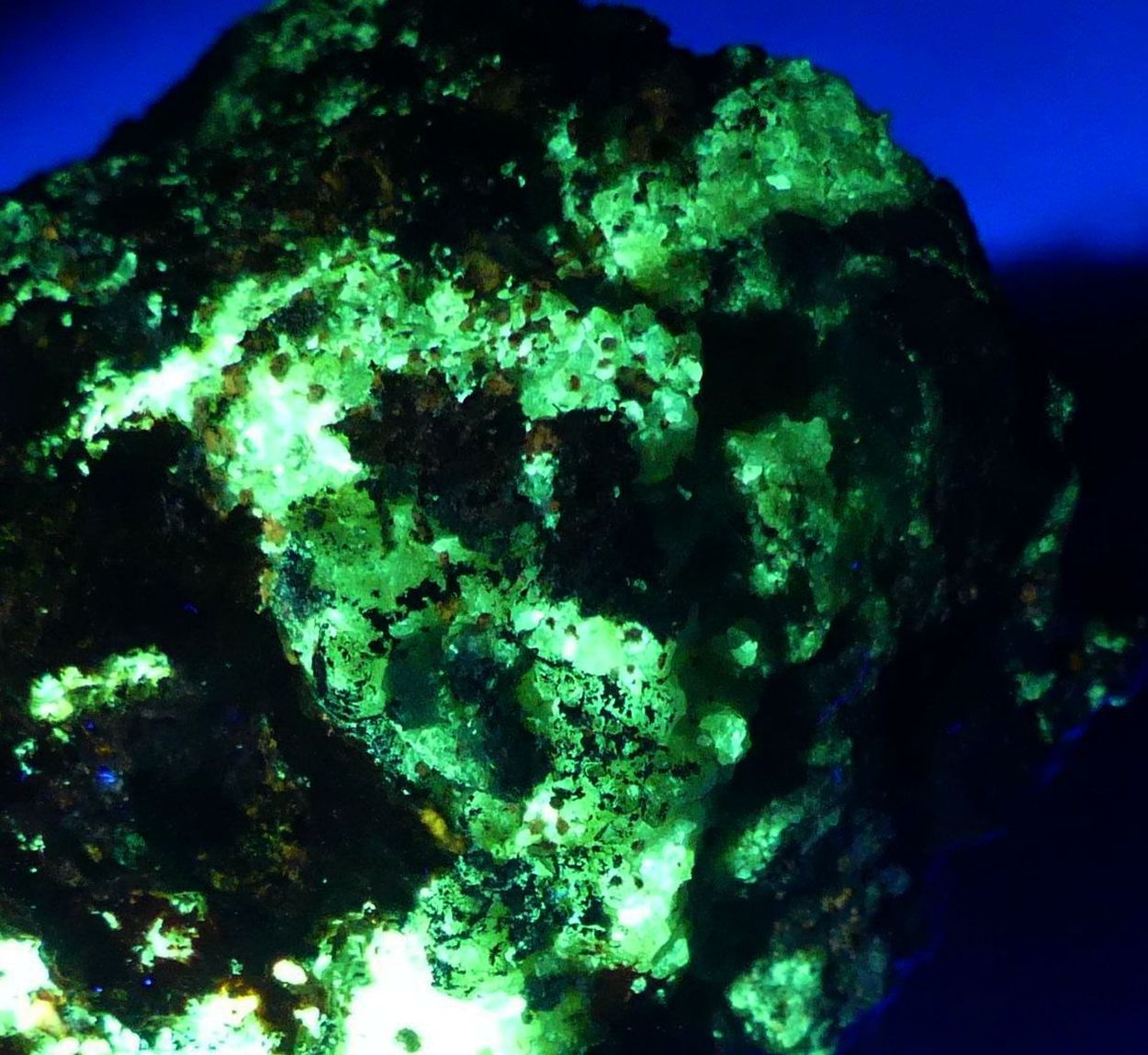 Zincite With Litharge Psm Cerussite & Hydrocerussite