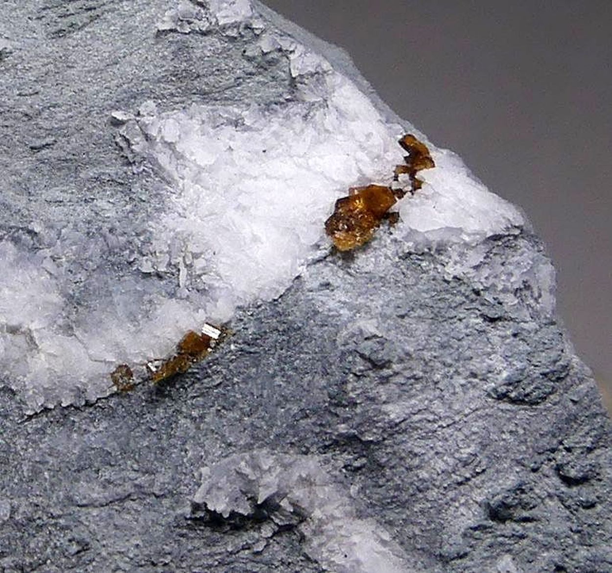 Joaquinite On Crossite & Natrolite