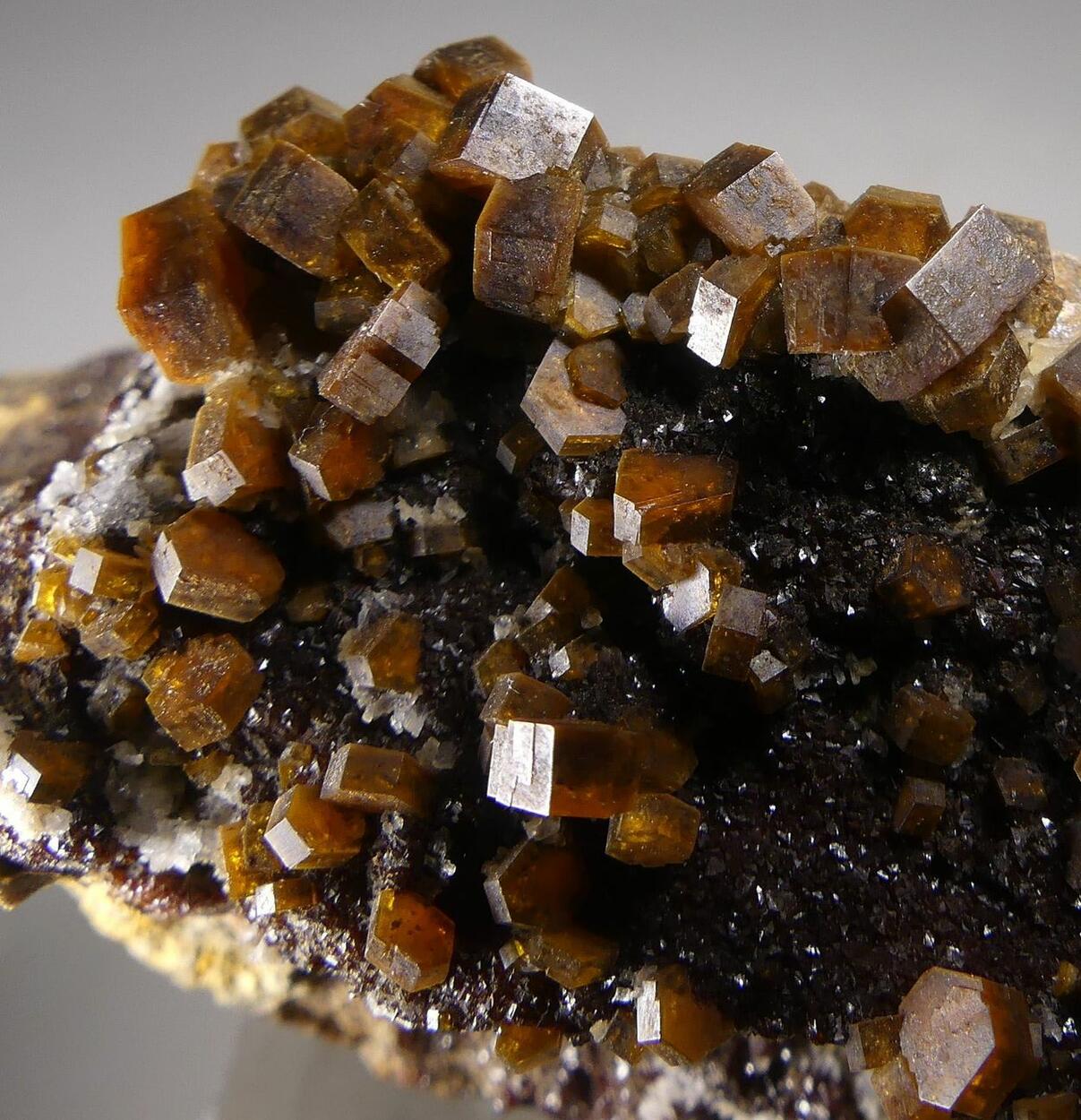 Vanadinite On Descloizite