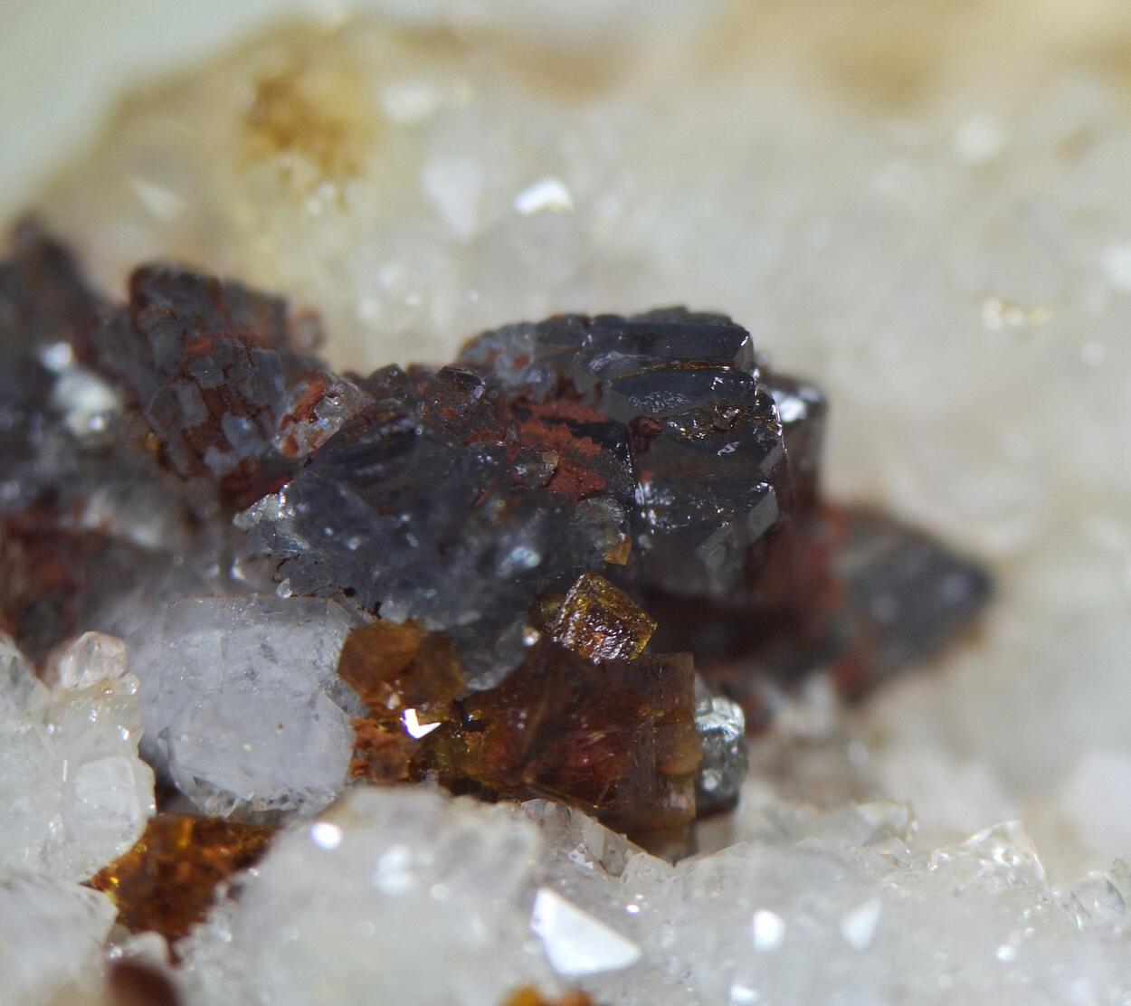 Bariopharmacosiderite & Scorodite