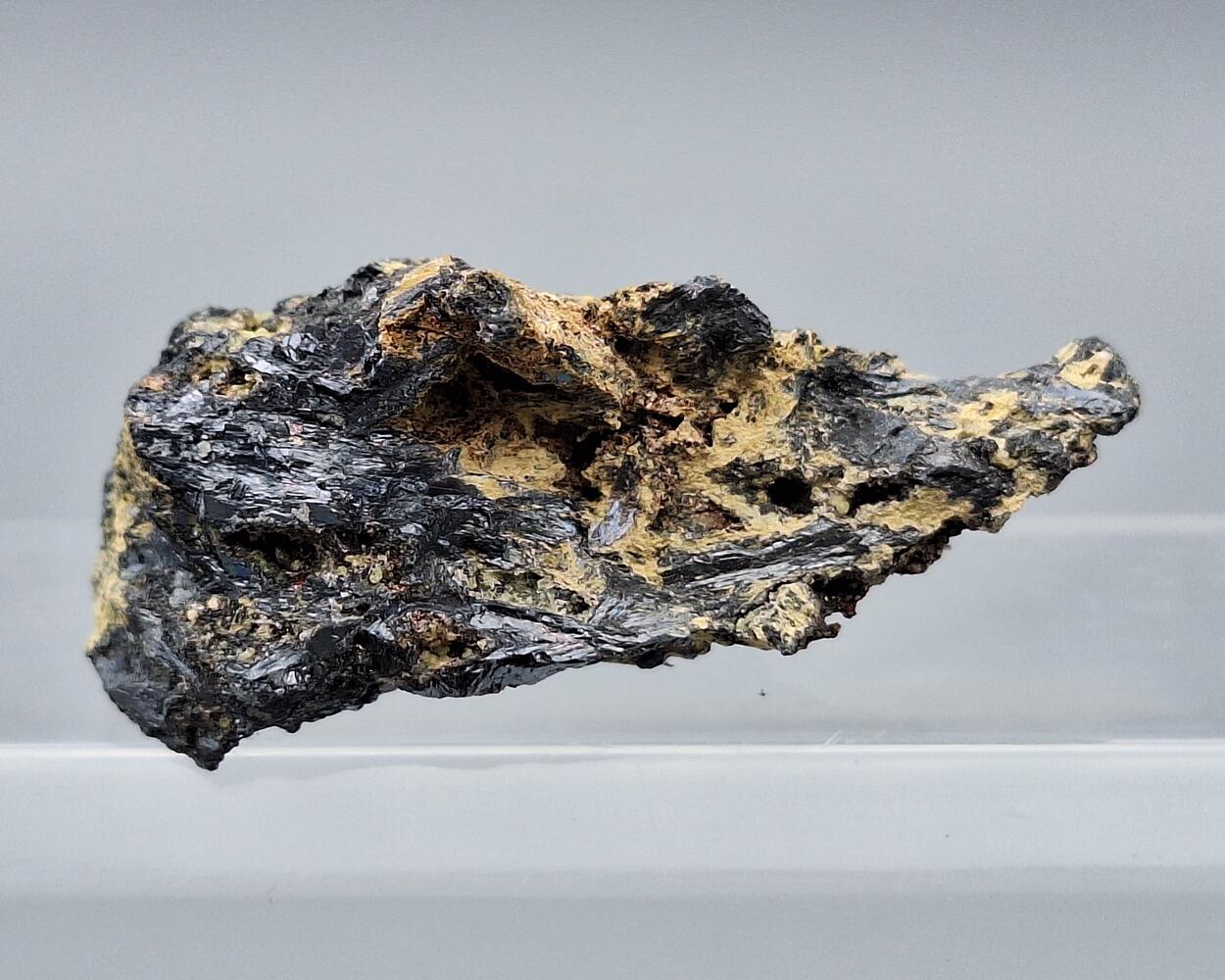 Peretaite Klebelsbergite & Stibnite