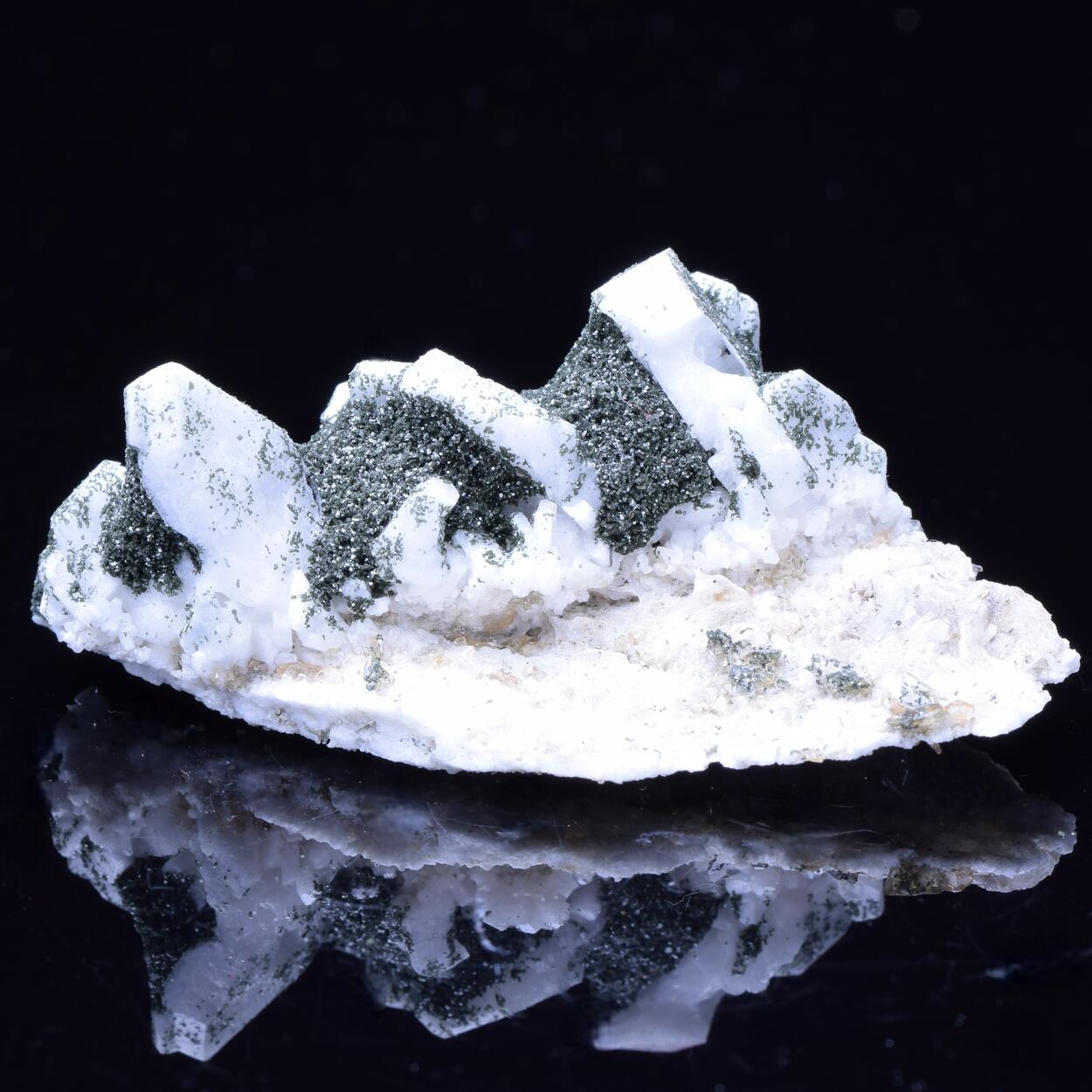 Pericline & Titanite & Chlorite