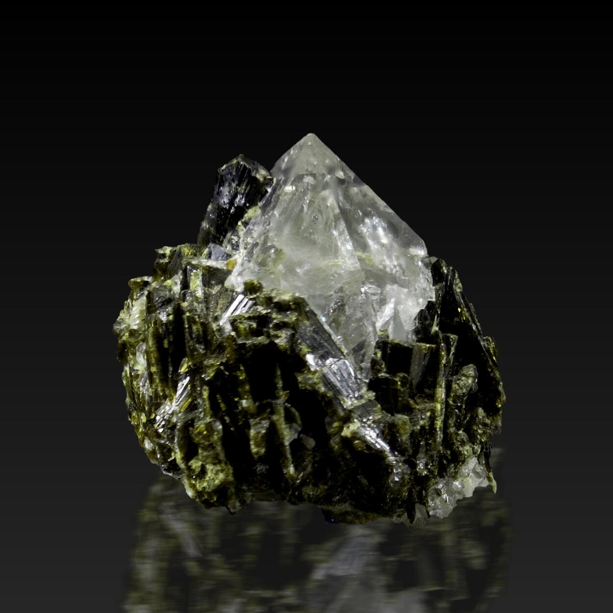 Quartz With Epidote