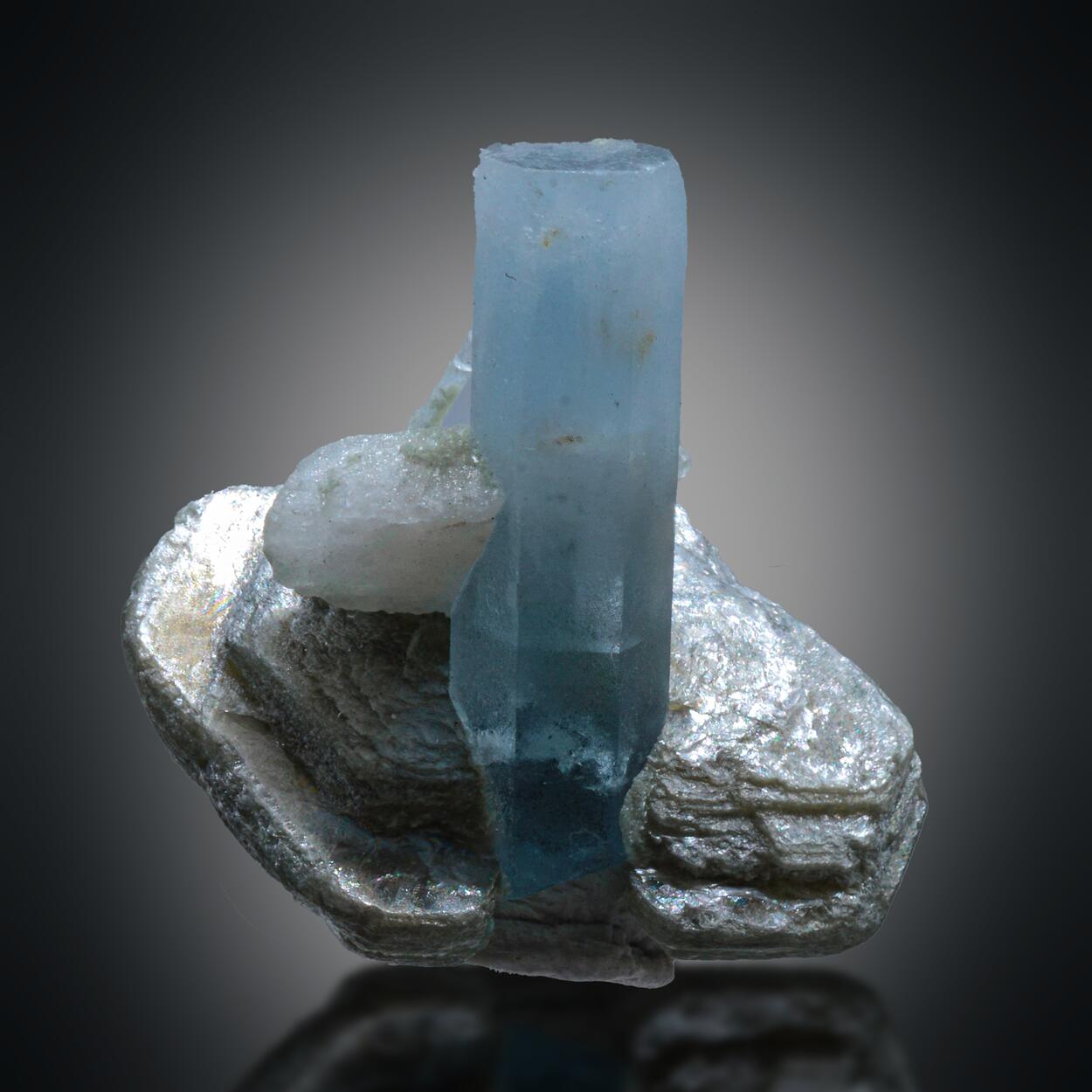 Aquamarine With Muscovite