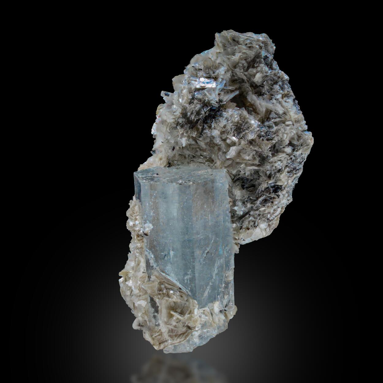 Aquamarine With Muscovite