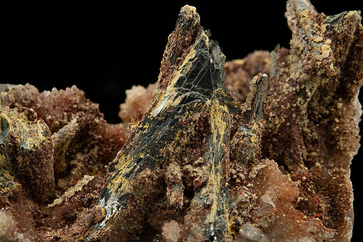 Klebelsbergite Stibnite Metastibnite Sulphur & Quartz