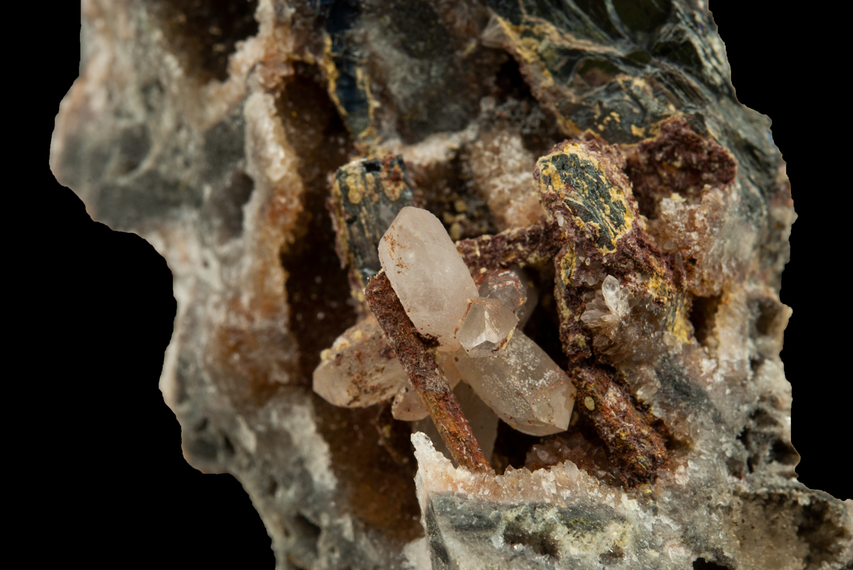 Klebelsbergite Stibnite Metastibnite Sulphur & Quartz